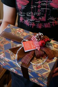 クリスマスプレゼントのコスメとポーチ