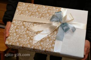 クリスマスプレゼントの木製おもちゃ